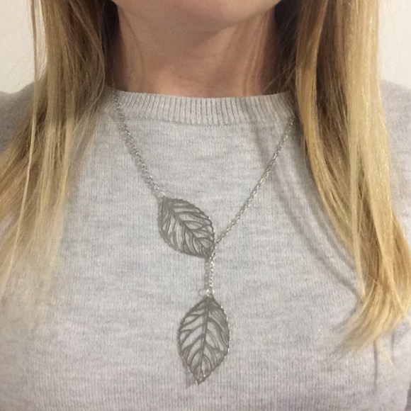 Double Leaf Delicate Necklace Silver - Picture 5 of 8